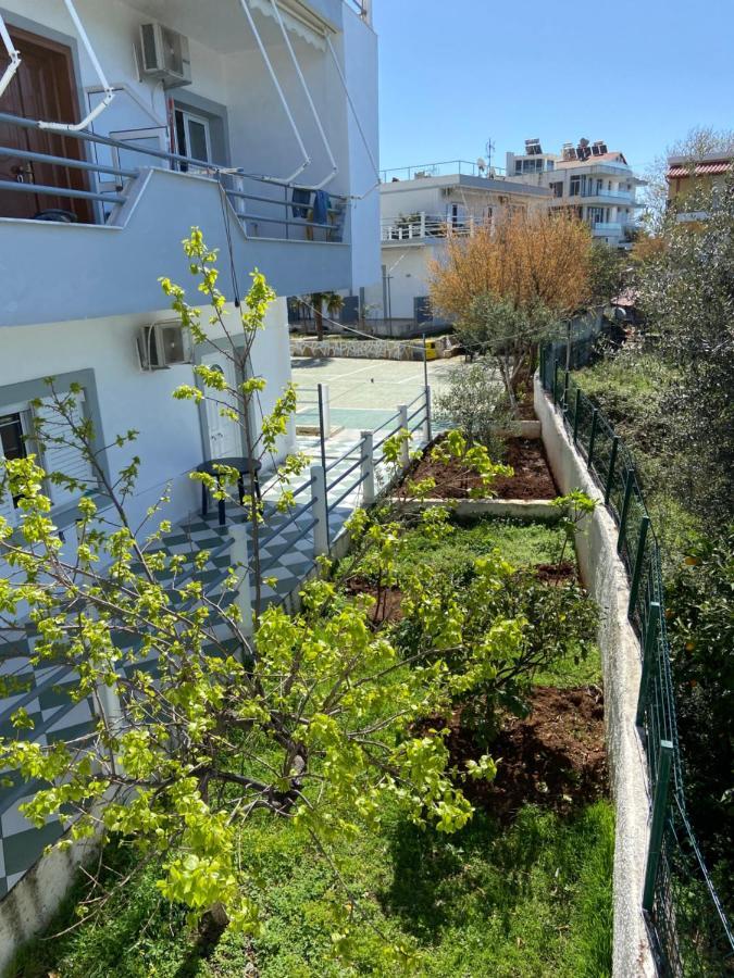 Yard Paradise Rooms Dhërmi Esterno foto